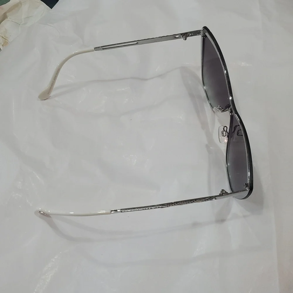 Jessica Simpson silver white frameless shield cat‎ eye gradient lens sunglasses